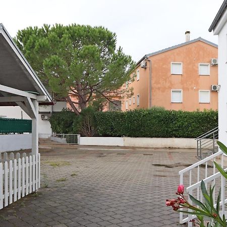 Apartments With A Parking Space Vantacici, Krk - 18476 Malinska Exterior foto